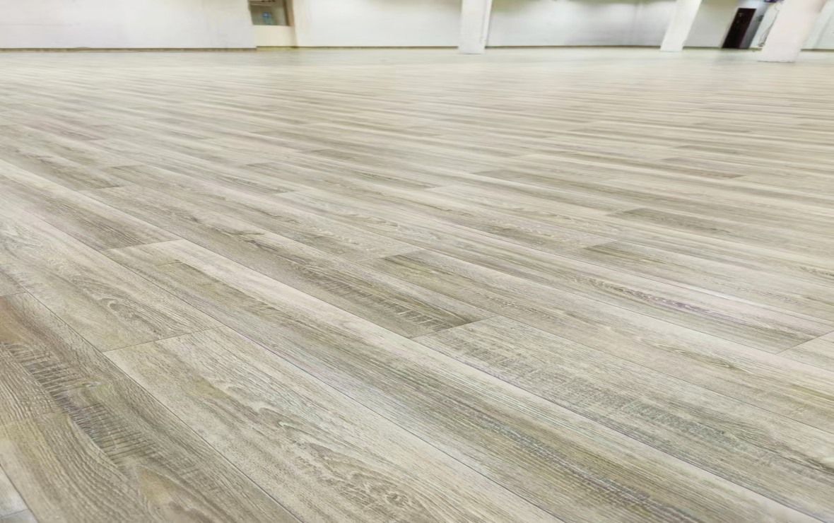 Is it possible to use vinyl flooring without glue