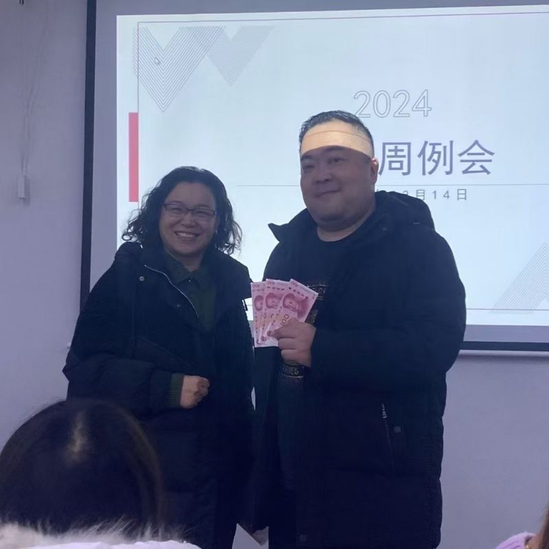 Celebrating Success: Vinyl Flooring Manufacturer Wuxi Tengfang Recognizes Employees for Their Work